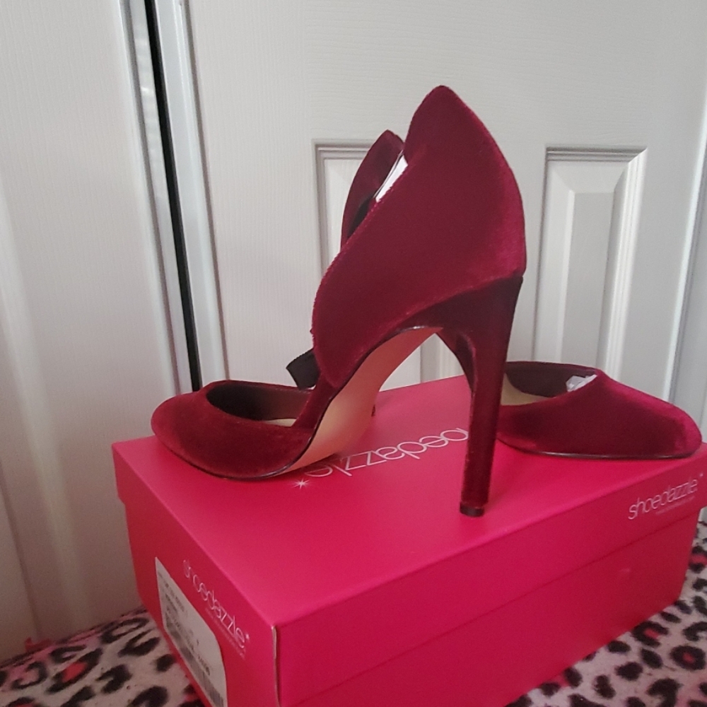 Shoes - Picture 2 of 3